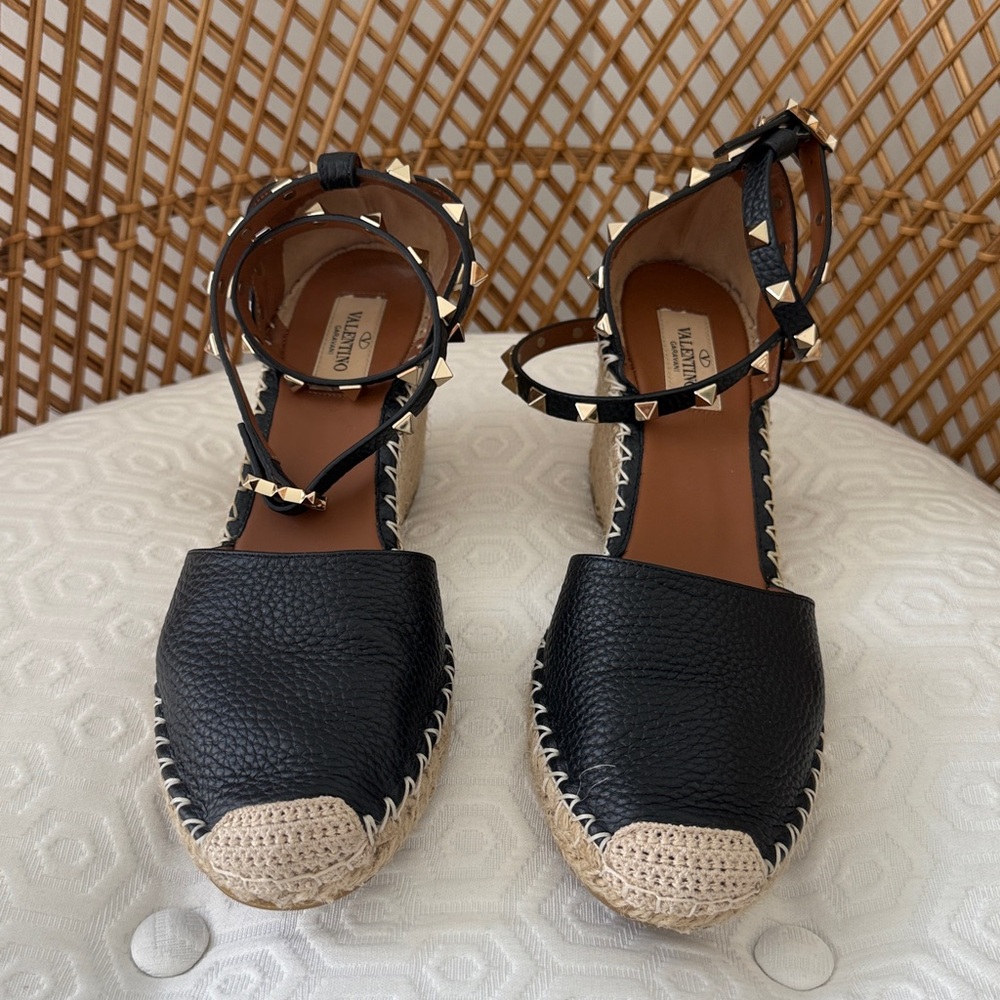 Valentino Rockstud Black and Tan Espadrille Sandals. Excellent condition. - Picture 3 of 6